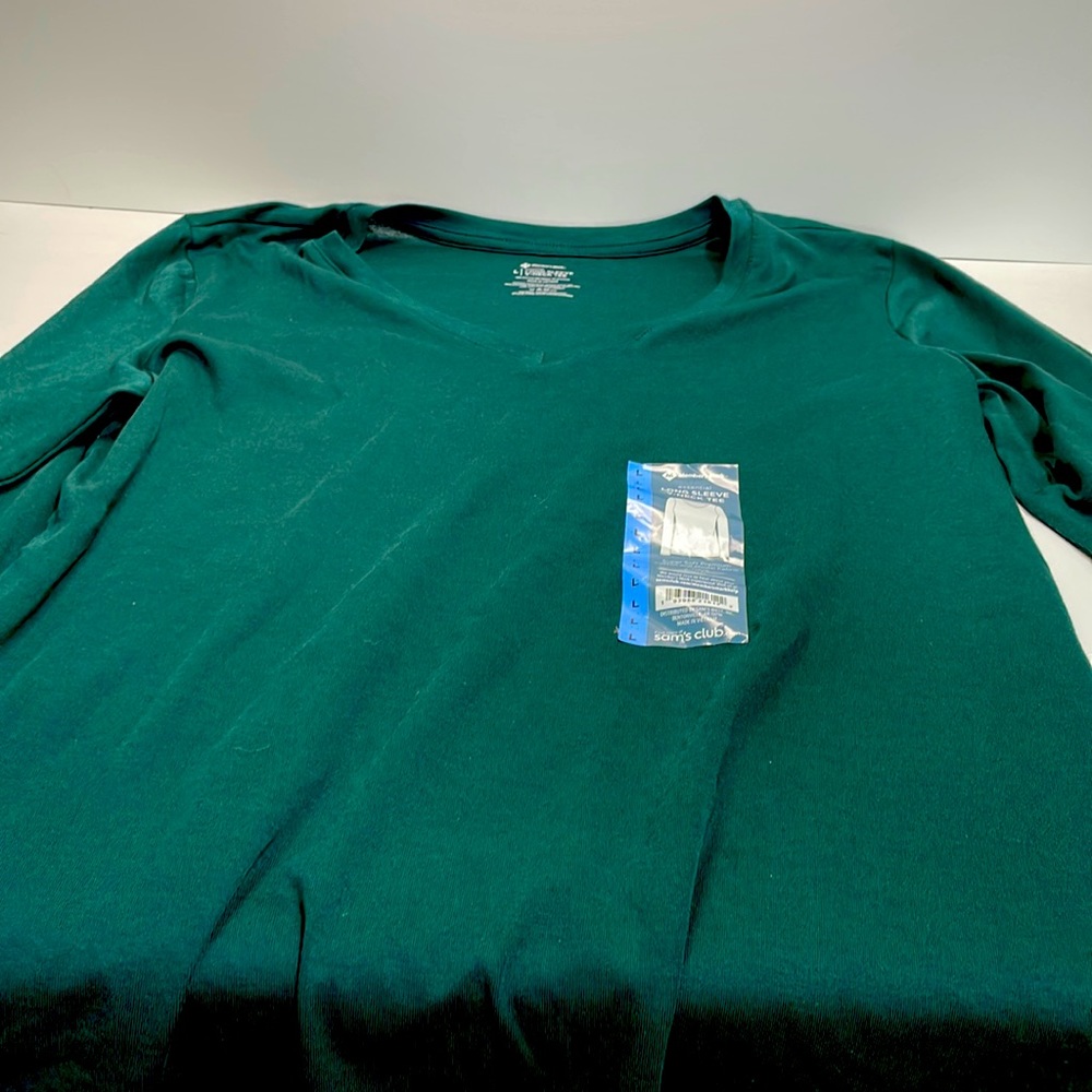 Long sleeve vneck tee ladies